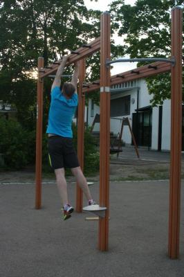 4Käsivoimaa_ylätikkailla.JPG